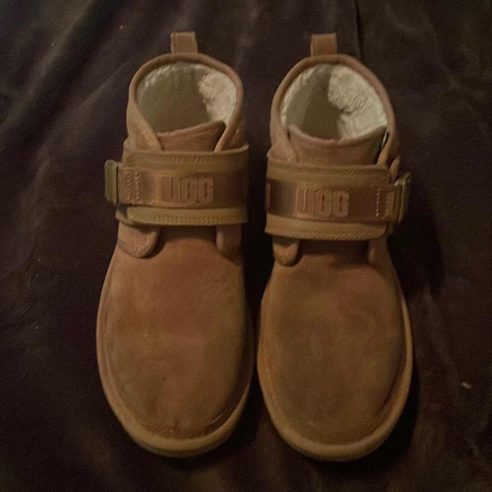 Men’s size 9 ugg boots with buckle